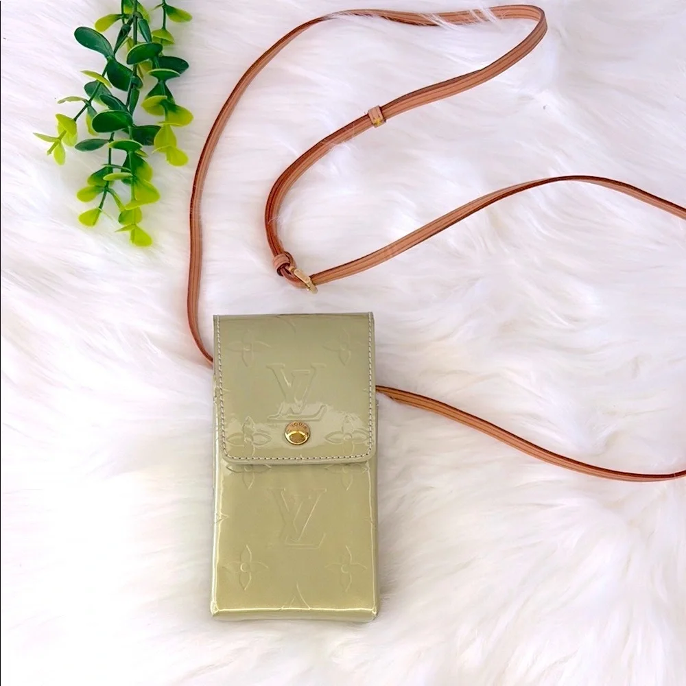 Louis Vuitton Monogram Vernis‎ Walker Pouch w/ Strap